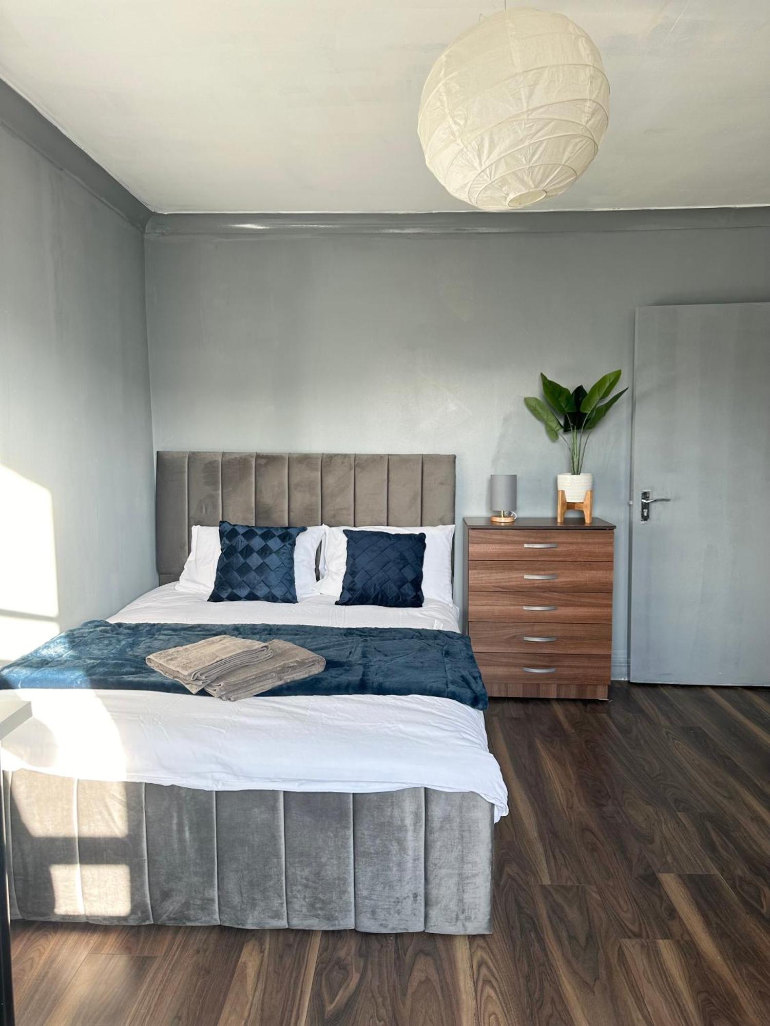 Luxury Room In A 4 Bedroom Flat! 4 Minutes Walk To Kingscross, St Pancras Лондон Екстериор снимка