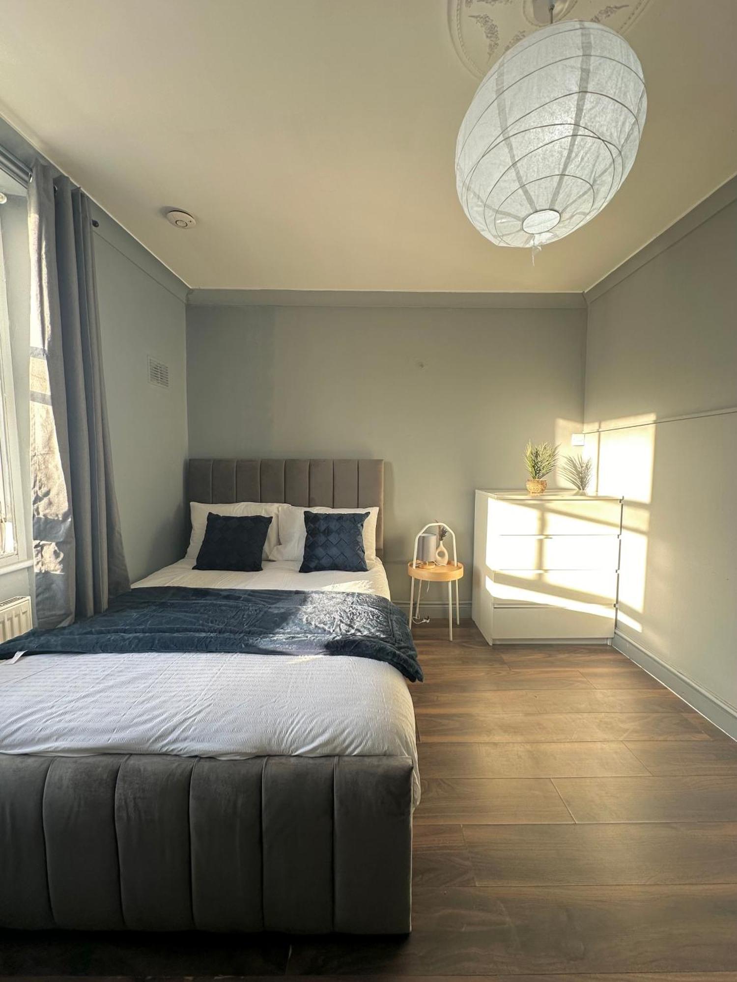 Luxury Room In A 4 Bedroom Flat! 4 Minutes Walk To Kingscross, St Pancras Лондон Екстериор снимка