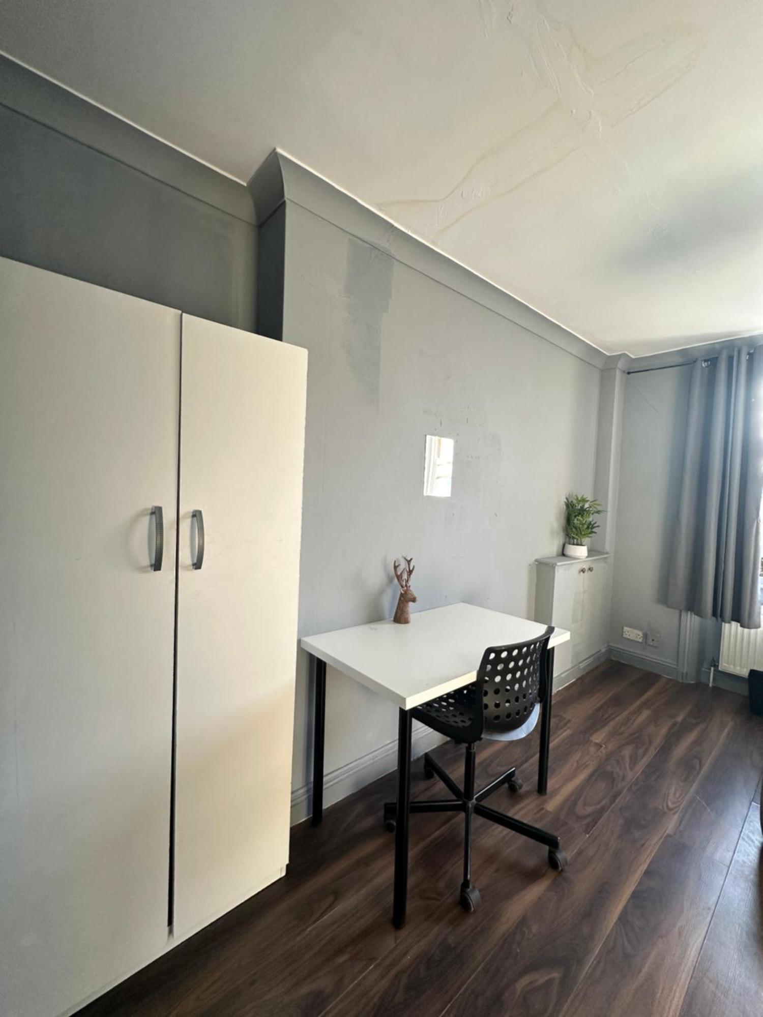 Luxury Room In A 4 Bedroom Flat! 4 Minutes Walk To Kingscross, St Pancras Лондон Екстериор снимка